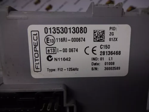 Caja de fusibles Fiat Peugeot 01353013080 28136468