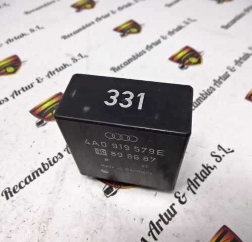 Relé AUDI 4A0919579E 898687 NR.331