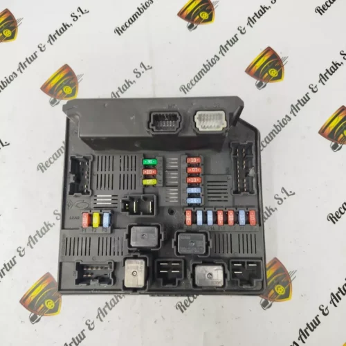 Caja de fusibles Renault Koleos 284B7JY00A 284B7- D807JY00A