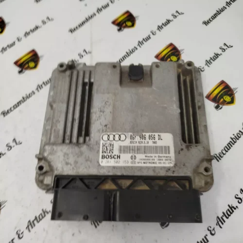 Centralita del motor AUDI A3 06F906056DL 0261S02153