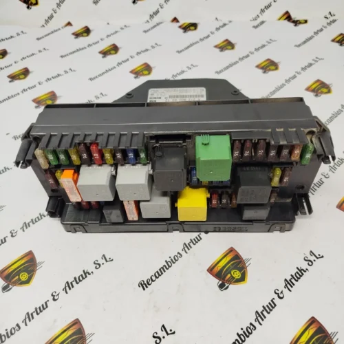 Caja de fusibles Mercedes W204 A2129006012 A2129015304 A2129025405 A212902505