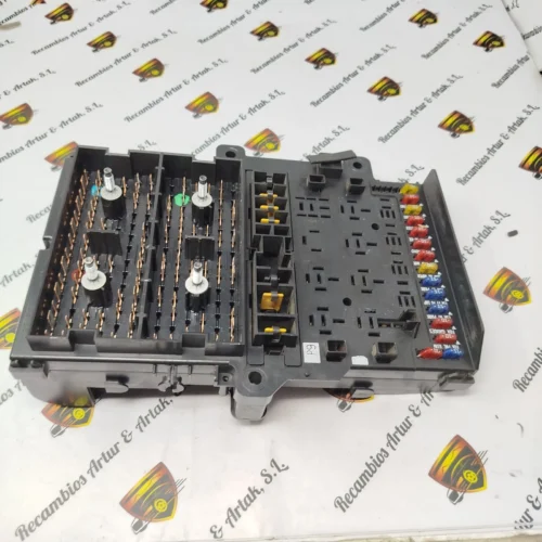 Caja de fusibles Chrysler Voyager P04707996AF 04707996AF