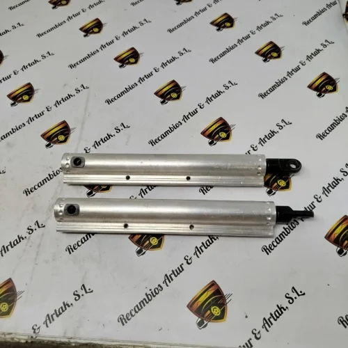 Par de Cilindros hidraulicos para capota Peugeot 307CC 307 CC 213111382 2131 11382