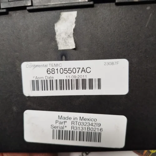 Caja de fusibles Chrysler 68105507AC RT03234219 R3131B0216