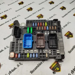 Caja de fusibles Peugeot CITROEN 9810296080 BSM-Z02-01