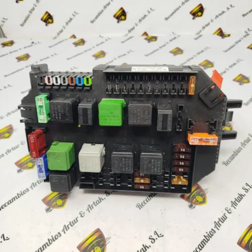 Caja de fusibles Mercedes W221 S-Class A2215404650 A2215451632 A2215450001