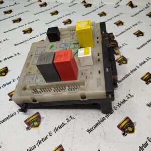 Caja de fusibles Ford Escort 93AG14A073BA