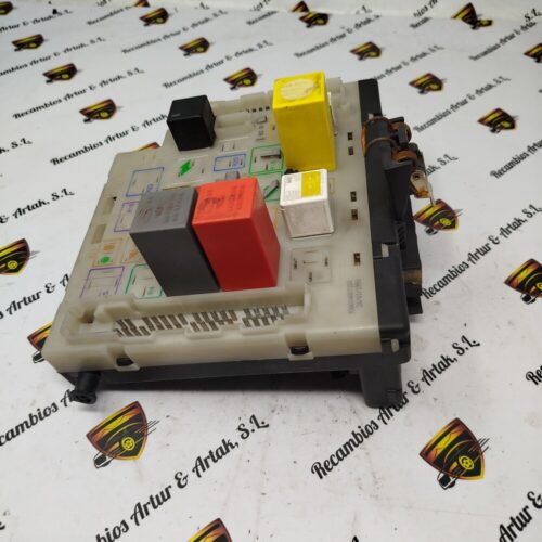 Caja de fusibles Ford Escort 93AG14A073BA