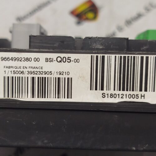 Caja de fusibles Opel Meriva B 13448661NI 28399555 NI 28399555