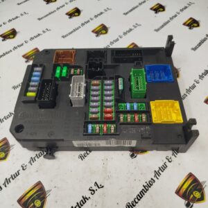 Caja de fusibles Opel Meriva B 13448661NI 28399555 NI 28399555