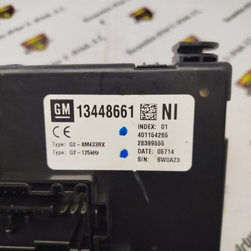 Caja de fusibles Opel Meriva B 13448661NI 28399555 NI 28399555
